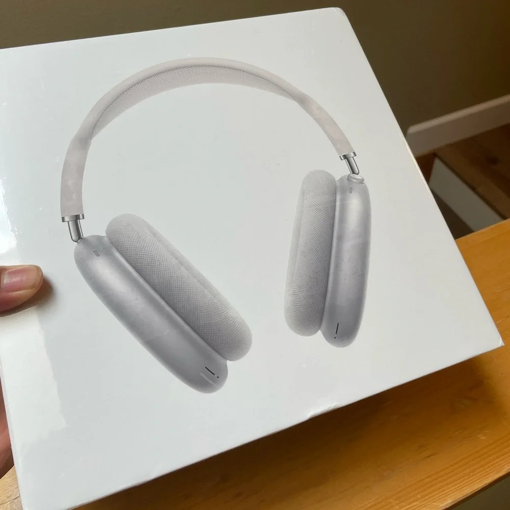 Air pods max シルバー media_046c8e82-51b5-4b50-8dd7-